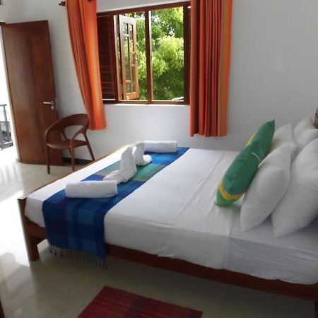 Pick & Go White House Bed & Breakfast Negombo Eksteriør bilde
