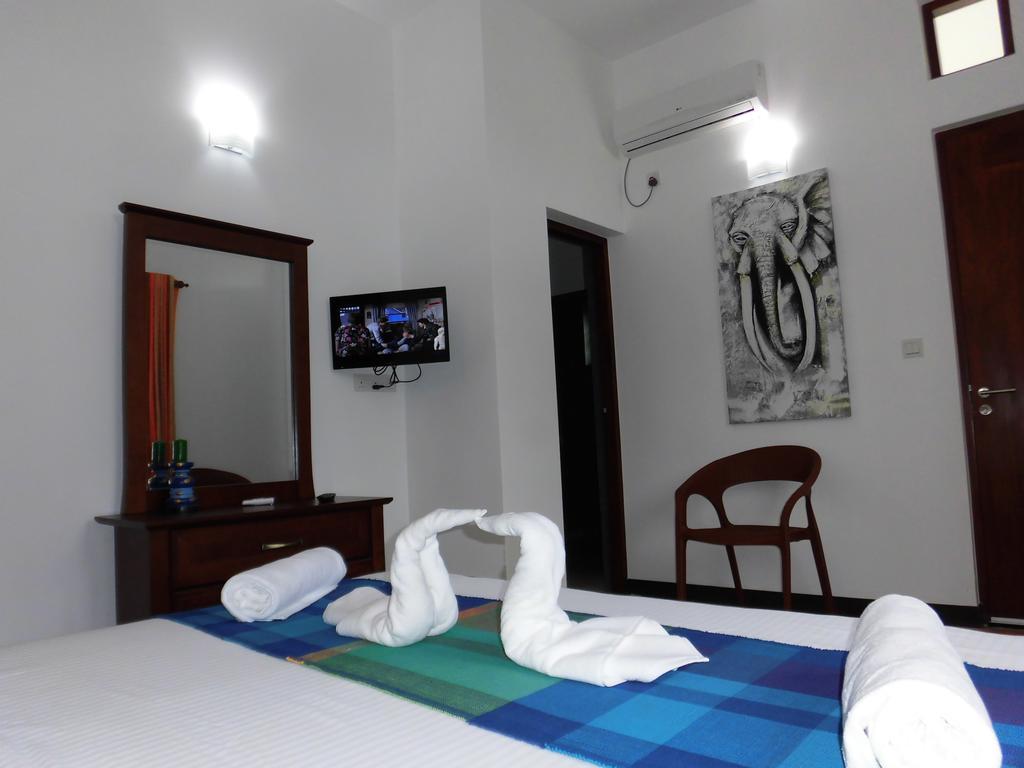 Pick & Go White House Bed & Breakfast Negombo Eksteriør bilde