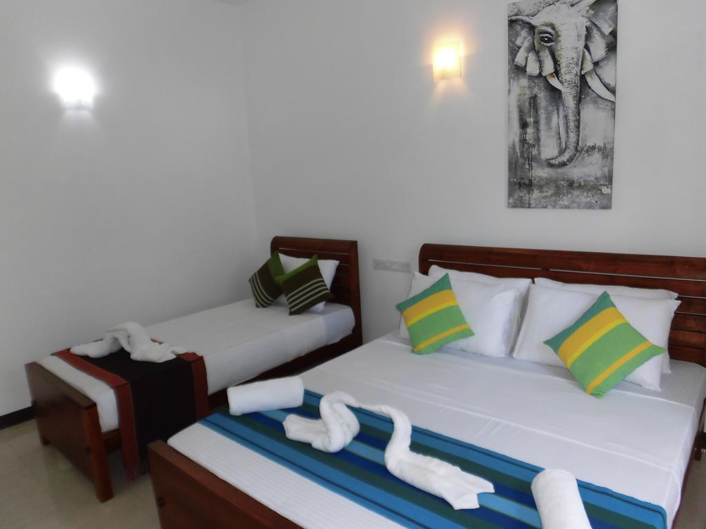 Pick & Go White House Bed & Breakfast Negombo Eksteriør bilde