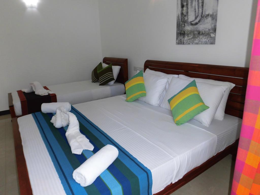 Pick & Go White House Bed & Breakfast Negombo Eksteriør bilde