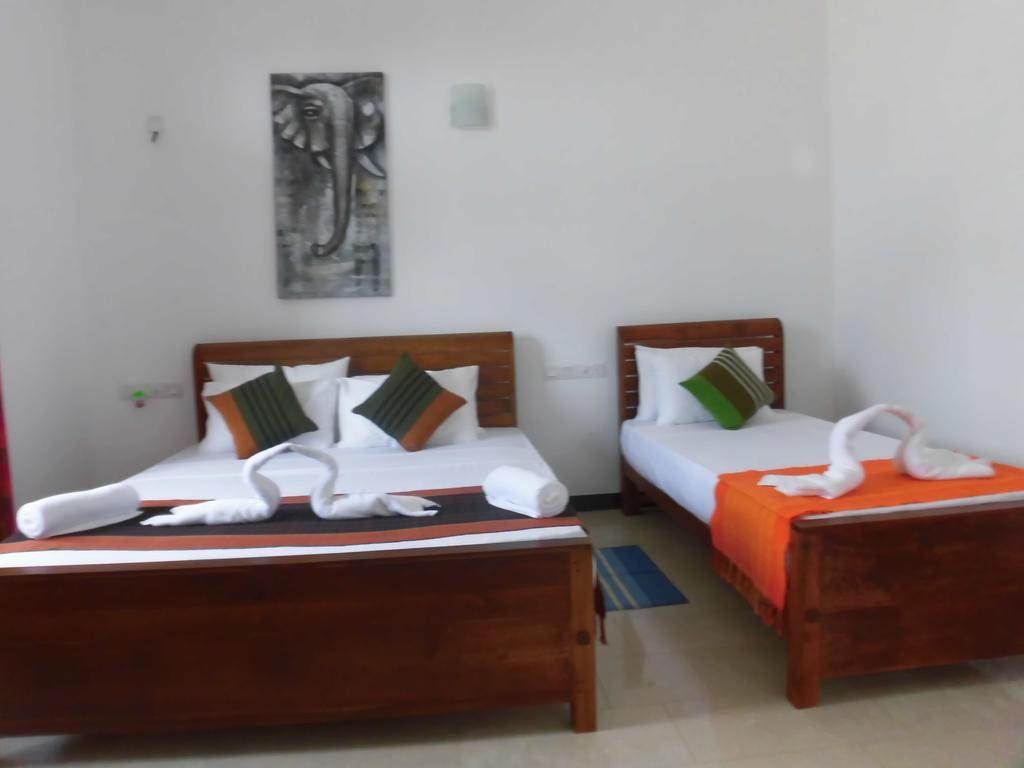 Pick & Go White House Bed & Breakfast Negombo Eksteriør bilde
