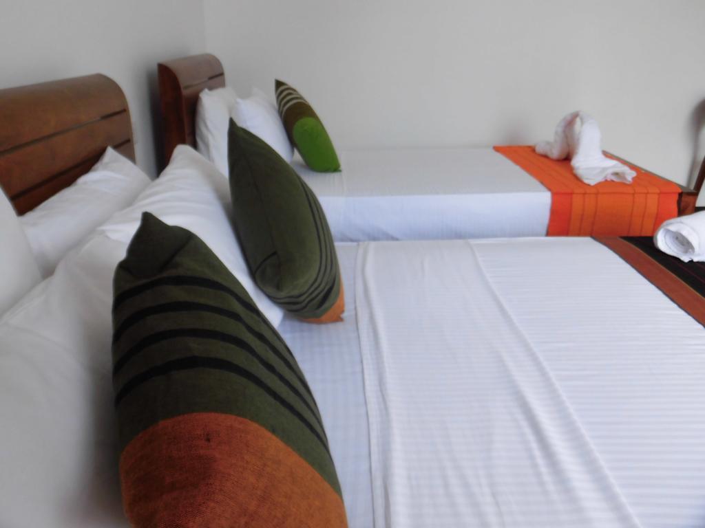 Pick & Go White House Bed & Breakfast Negombo Eksteriør bilde